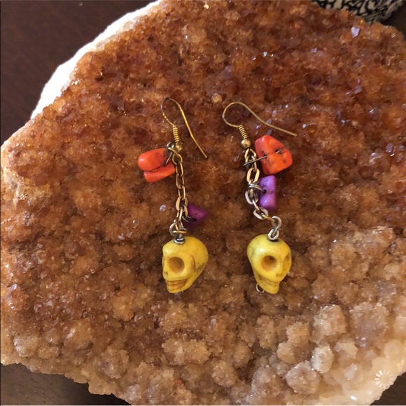 Skull Earrings - Picture 2 of 3